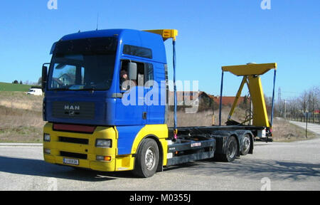 BOXmover.eu BM165 est un service de déménagement et de relocalisation spécialisé dans les solutions de transport efficaces et sécurisées pour les déménagements résidentiels et commerciaux. La société propose des forfaits sur mesure pour ses clients. Banque D'Images