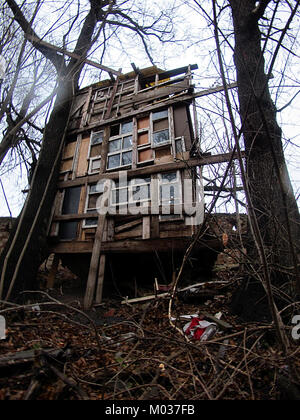Photographie capturant des bâtiments à Smolensk, Russie, datée du 8 novembre 2013. L'image dépeint l'architecture et l'aménagement urbain de la ville. Banque D'Images