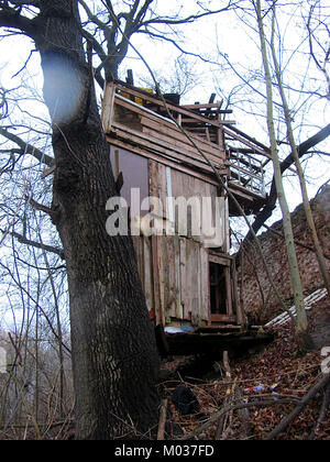 Photographie de bâtiments à Smolensk, Russie, prise le 8 novembre 2013, reflétant l'architecture et le paysage urbain de la ville. Banque D'Images