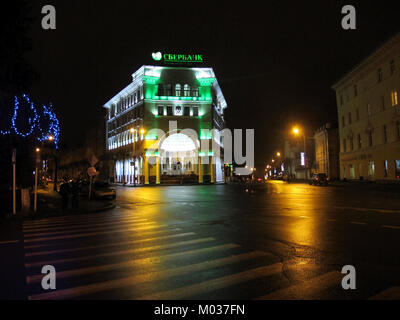 Cette photographie capture des bâtiments à Smolensk, en Russie, prise le 8 novembre 2013. L'image illustre la diversité architecturale et le développement urbain de Smolensk, une ville historique de l'ouest de la Russie. Banque D'Images