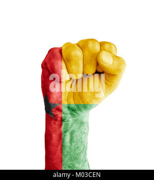 Drapeau de la Guinée Bissau a peint des fist comme symbole de victoire Banque D'Images