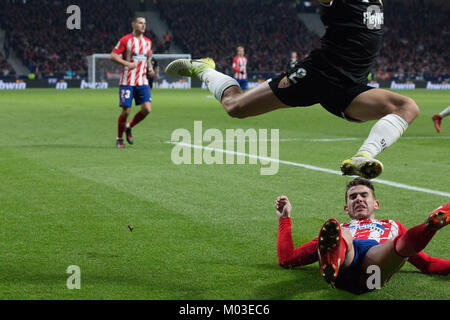 Madrid, Espagne. 17 Jan, 2018. La lutte contre l'Atlético de Madrid au cours de match vs Sevilla. Battre Sevilla Atletico de Madrid par 2 à 1, deux buts de défense échoue deux. Credit : Jorge Gonzalez/Pacific Press/Alamy Live News Banque D'Images