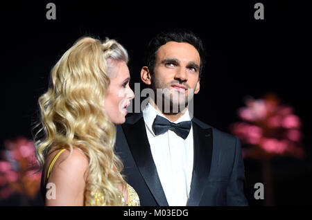 Davood Ghadami et Nadiya du tournoi au cours de la Strictly Come Dancing Live Tour Lancer tenue à Arena de Birmingham. Banque D'Images