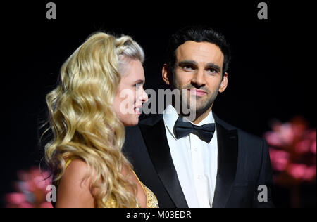 Davood Ghadami et Nadiya du tournoi au cours de la Strictly Come Dancing Live Tour Lancer tenue à Arena Birmingham.Â Banque D'Images