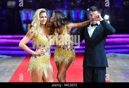 (De gauche à droite) Gemma Atkinson, Oti Mabuse et Aljaz Skorjanec au cours de la Strictly Come Dancing Live Tour Lancer tenue à Arena Birmingham.Â Banque D'Images