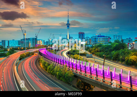 Auckland. Image de ville Auckland skyline, New Zealand au coucher du soleil. Banque D'Images