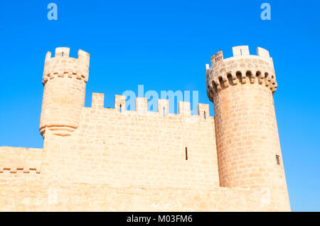 Château médiéval, voir de très près. Olmillos de silanes, province de Burgos, Castille Leon, Espagne. Banque D'Images