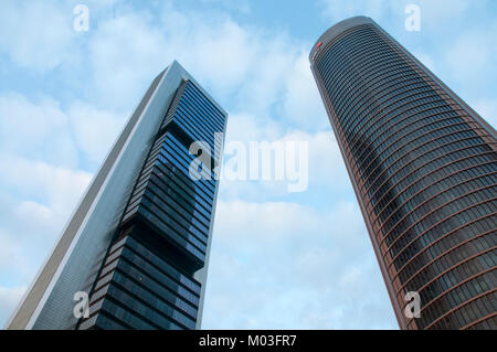 Bankia tower et Sacyr tower, vue de dessous. CTBA, Madrid, Espagne. Banque D'Images