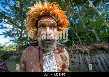 Portrait de Dugum Dani Warrior Portrait. 4 juin 2016 Le Baliem Valley ou la Papouasie-Nouvelle-Guinée indonésienne Irian Jaya Banque D'Images