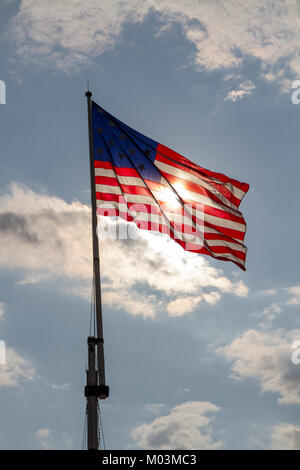 Les 15 étoiles, 15-stripe de "star-Spangled Banner' survolant le fort McHenry, Baltimore, Maryland, United States. Banque D'Images