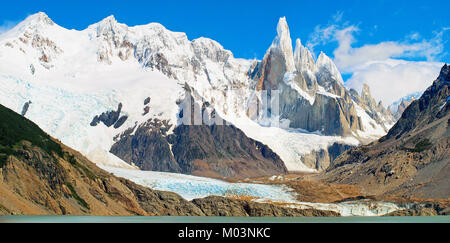 Cerro Torre panorama de montagnes dans le Parc National Los Glaciares, Patagonie, Argentine, Amérique du Sud Banque D'Images
