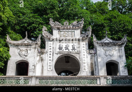 Hanoi, Vietnam - Novembre 1,2017 : entrée du temple Quan Thanh, c'est un temple Taoïste à Hanoi, Vietnam. Banque D'Images