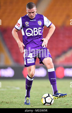 Brisbane, Queensland, Australie. 18 janvier, 2018. Shane Lowry de la gloire (# 4) contrôle le ballon pendant le tour de dix-sept Hyundai A-League match entre le Brisbane Roar et le Perth Glory au stade Suncorp le 18 janvier 2018 à Brisbane, Australie. Credit : Albert Perez/ZUMA/Alamy Fil Live News Banque D'Images