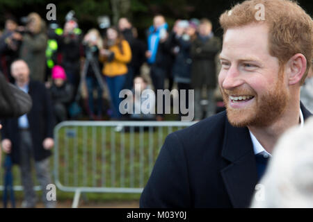 Cardiff, Wales, UK. 18 janvier, 2018. Le prince Harry et Mme Meghan Markle greeting fans comme ils visitent le château de Cardiff. Credit : Sian Reekie/Alamy Live News Banque D'Images