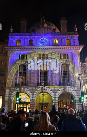 Londres, Royaume-Uni. 18 janvier, 2018. Voyage par Camille Gross et Leslie Epsztein à Piccadilly Circus, dans le cadre de la Lumière Lumière Londres Festival à Londres Crédit : Paul Brown/Alamy Live News Banque D'Images