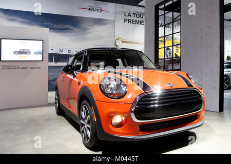 Montréal, Canada. 18 janvier, 2018. La voiture de sport Mini-Cooper exposée au salon de l'Auto de Montréal.Credit:Mario Beauregrad/Alamy Live News Banque D'Images