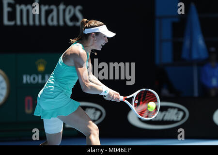 Melbourne, Australie . 19 janvier, 2018. Belgique tennis player Elise Mertens est en action au cours de son 3ème tour à l'Open d'Australie contre le joueur de tennis français Alize Cornet le Jan 19, 2018 à Melbourne, Australie. Credit : YAN LERVAL/AFLO/Alamy Live News Banque D'Images