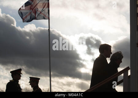 Premier ministre Theresa Mai et président français Emmanuel Macron à l'Académie Royale Militaire de Sandhurst, en avant de pourparlers au sommet franco-britannique. Banque D'Images