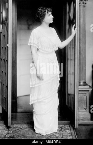 Helen Keller (1880-1968). Phototgraph des sourds-aveugles auteur et activiste politique par Gerhard Soeurs, c.1914 Banque D'Images