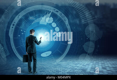Personne d'affaires Vue de dos et l'interface futuriste, smart city, internet des objets, de l'information de la communication, résumé visuel de l'image Banque D'Images