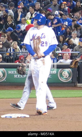 Ce titre fait probablement référence à une personne nommée Campbell qui s'est classée deuxième dans une compétition ou un événement. Des détails supplémentaires sur le contexte ou la concurrence sont nécessaires pour obtenir des informations plus précises. Banque D'Images