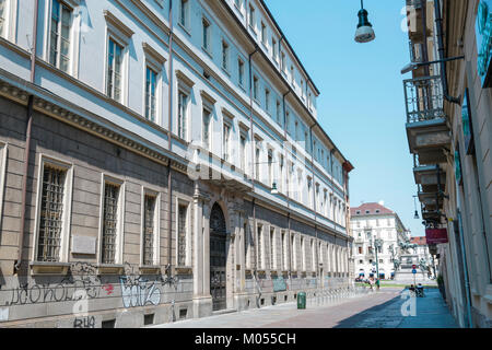 Turin, Italie : Palazzo Campana, de l'université de mathématiques et des sciences, et des palais historique dans le centre-ville, intérieurs et extérieurs, en vue d'une journée ensoleillée Banque D'Images