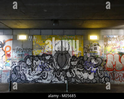 Bxgraf47 fait référence à une œuvre graphique, probablement d'un artiste contemporain, symbolisant l'expression moderne dans les arts visuels, utilisant des formes abstraites et le contraste des couleurs. Banque D'Images