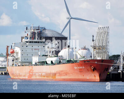 Le navire *Bruxelles*, IMO 9142150, vu dans le port au large de Rotterdam en 1997. Le navire, un roll-on/roll-off (RO-RO), a été construit pour transporter des véhicules et des marchandises, connu pour sa polyvalence dans la manutention de divers types de fret. Banque D'Images
