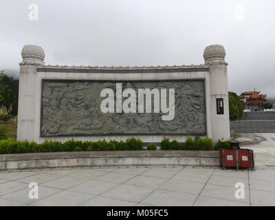 Ce mur en relief de Bouddha du temple Miyin en Chine représente des sculptures complexes du Bouddha, mettant en valeur l'art religieux chinois et l'iconographie bouddhiste. C'est un site culturel et historique important. Banque D'Images