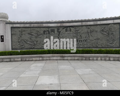 Le mur en relief de Bouddha au temple Miyin en Chine est un exemple significatif de l'art bouddhiste, représentant des sculptures sereines et détaillées de Bouddha en relief. Il reflète le patrimoine religieux et artistique de la région. Banque D'Images