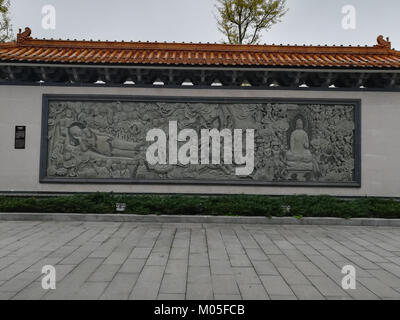 Le mur en relief de Bouddha au temple Miyin est une œuvre d'art culturelle et religieuse importante en Chine. Le mur présente des représentations détaillées du Bouddha et des scènes d'enseignements bouddhistes. Banque D'Images