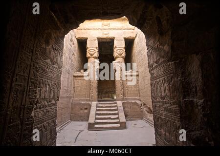 Égypte Dendera Temple intérieur Banque D'Images