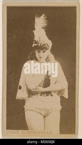 Cette carte met en vedette Miss Annie Summerville de la série Actors (N245), produite par Kinney Brothers pour promouvoir les cigarettes Sweet Caporal, reflétant la culture de collection et promotionnelle. Banque D'Images