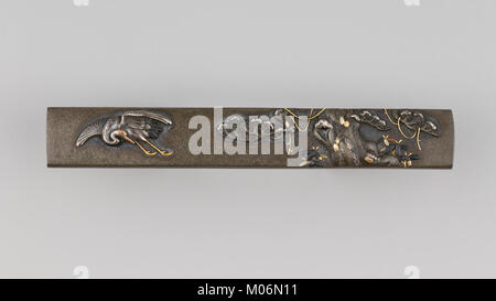 Ce manche de couteau Kozuka, en métal, démontre un design et un savoir-faire complexes, utilisés traditionnellement dans les épées et les couteaux japonais. Banque D'Images