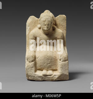 Statuette en pierre calcaire d'un homme imberbe votary assis avec un casque rencontré DP155785
