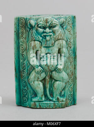 Ce conteneur kohl du Metropolitan Museum of Art est décoré avec des images de Bes, la divinité égyptienne antique, reflétant les pratiques artistiques et culturelles égyptiennes anciennes. Banque D'Images