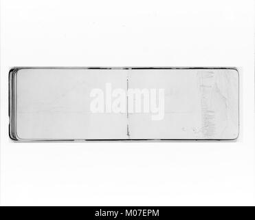 Croquis d’un carnet de croquis représentant un paysage de montagne, illustrant un paysage naturel et l’habileté observationnelle de l’artiste. Banque D'Images