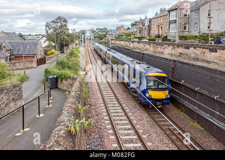 Scotrail Class 170 DMU n° 170460 l'accélération vers l'ouest d'Edimbourg Glasgow de Linlithgow gare de West Lothian en Écosse Banque D'Images