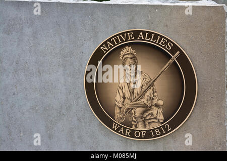 L'un des plaques commémoratives en reconnaissant la contribution des peuples des Premières Nations (alliés autochtones) dans la guerre de 1812. Dans les hauteurs de Queenston, SUR. Banque D'Images