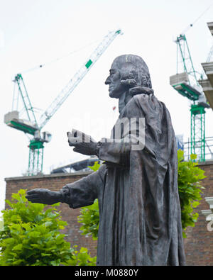 John Wesley's statue dans les motifs de Wesley's Chapel, dans City Road, Londres, UK Banque D'Images