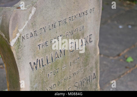 William Blake dans la pierre tombale de Bunhill Fields, un cimetière 13, à Islington, au nord de Londres, UK Banque D'Images