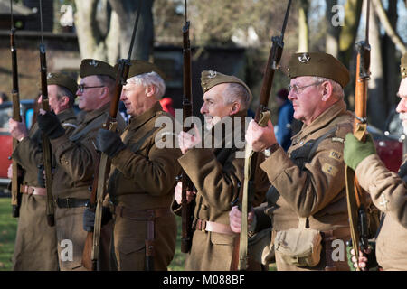 Home Guard soldats reenactment à Bicester Heritage Centre. Bicester, Oxfordshire, Angleterre Banque D'Images