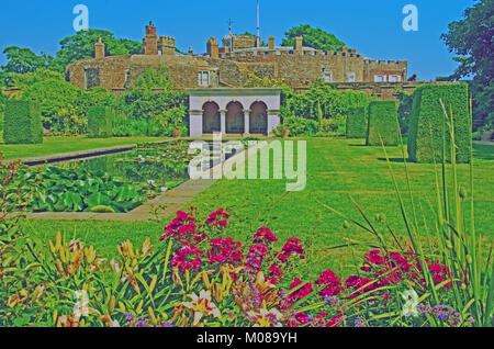 Château de Walmer, Reine Mère jardin, étang, Kent, Angleterre Banque D'Images