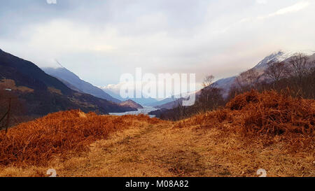 Vues de Kinlochleven dans les Highlands écossais en regardant vers l'pics Mamore. Banque D'Images