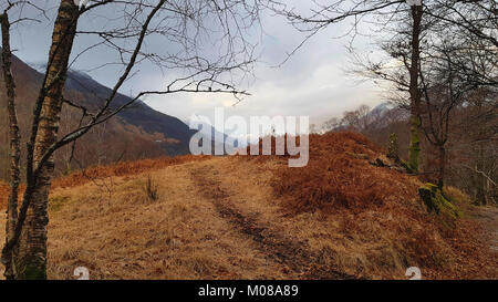 Vues de Kinlochleven dans les Highlands écossais en regardant vers l'pics Mamore. Banque D'Images