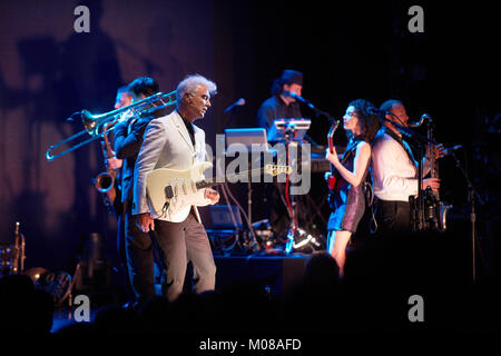 David Byrne et St Vincent effectuer au State Theatre de Minneapolis, septembre15, 2012. Crédit : Tony Nelson/Mediapunch Inc. Banque D'Images