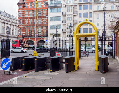 Barrières anti-terroristes, Londres, Angleterre, Royaume-Uni Banque D'Images