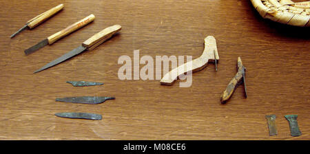 Modèle tiré d'un dépôt de fondation illustrant les premières pratiques de fabrication d'outils, l'artisanat et la conception fonctionnelle utilisés dans la construction et les activités quotidiennes. Banque D'Images