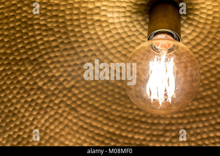 Belle de l'intérieur de luxe rétro éclairage ampoule lampe. Banque D'Images
