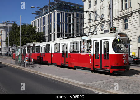 Vienne - 6 SEPTEMBRE : Tramway le 6 septembre 2011 à Vienne. Avec 172km de longueur totale, réseau de tramway de Vienne est parmi les plus importants au monde. En 2009 186. Banque D'Images